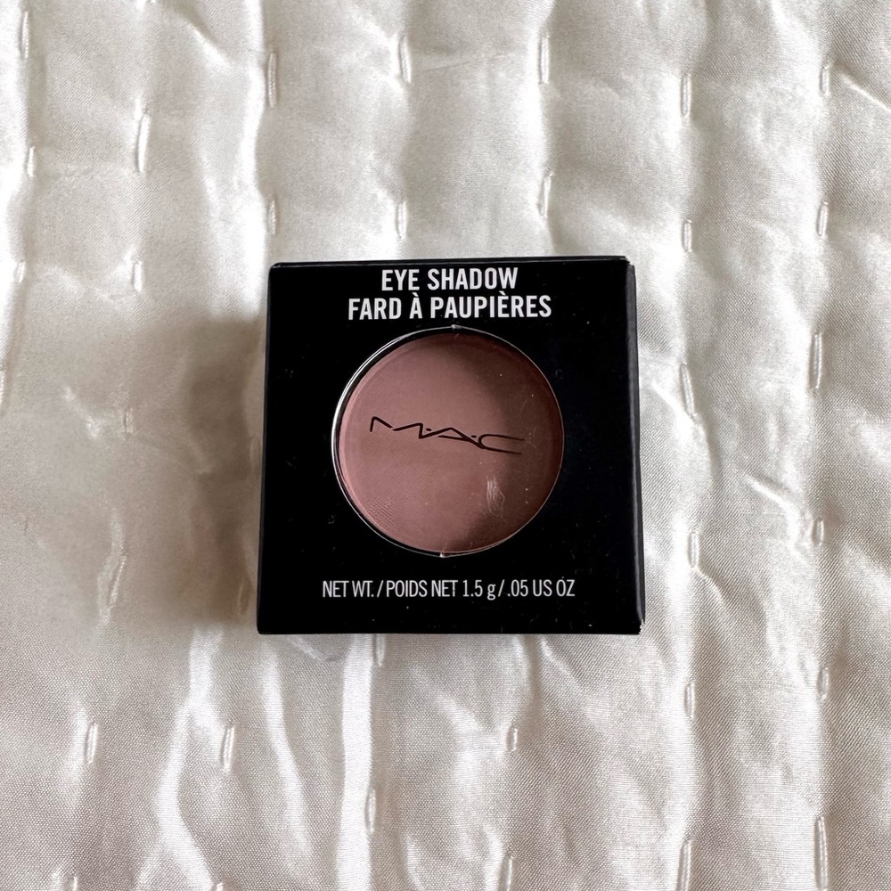NIB MAC Flamingo Park Collection Eye Shadow in HELLO, THERE